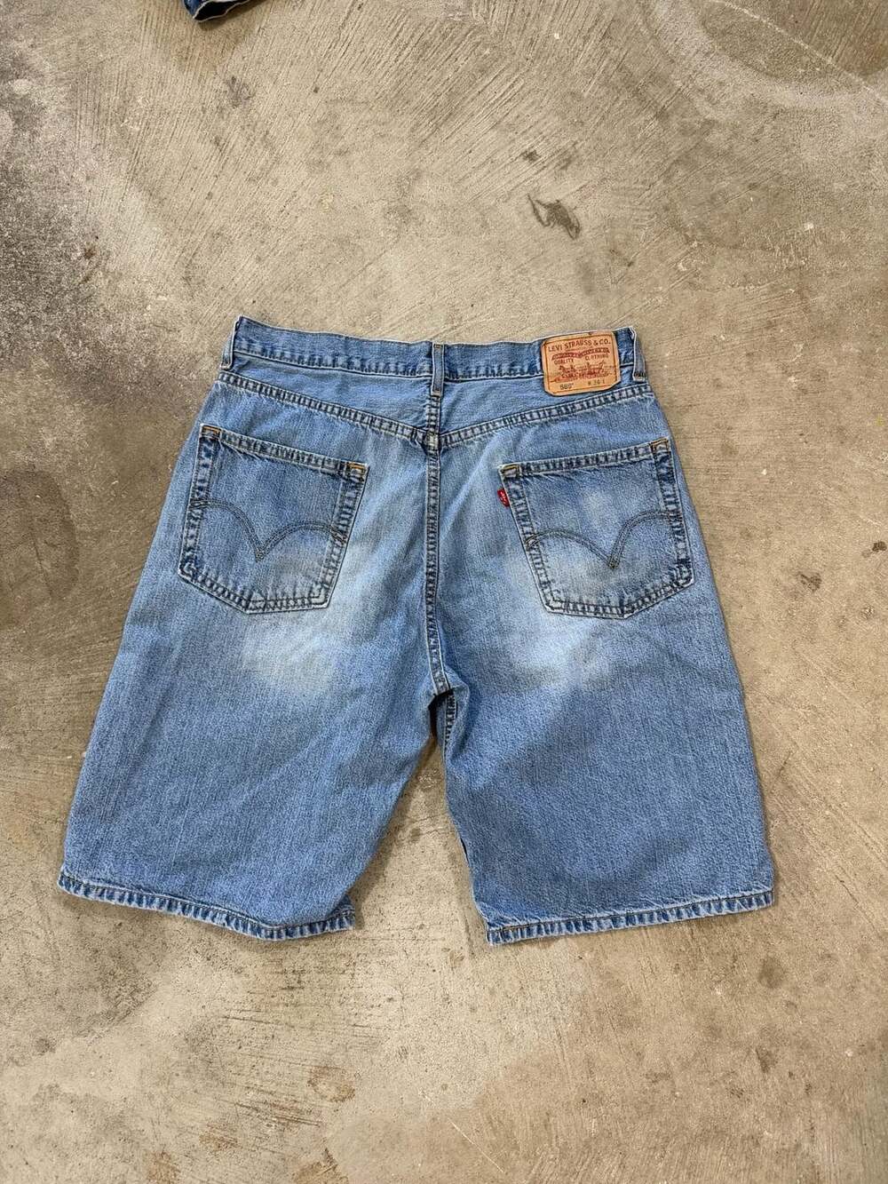 Vintage 2000s Levi's 569 Loose Fit Denim Shorts W34 Light Wash Jorts